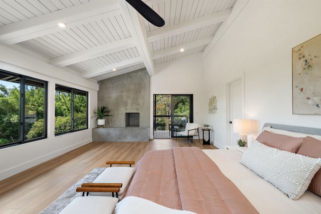 965 Hog Back Rd, Haiku, HI 96708