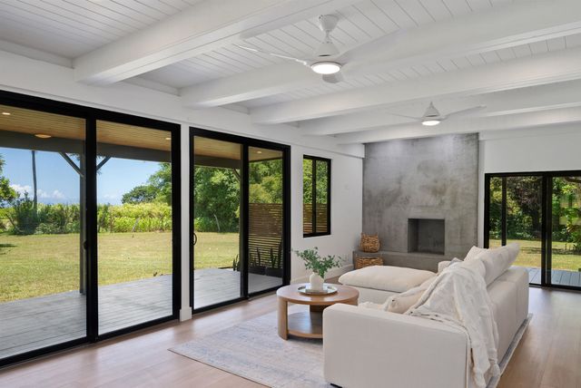 965 Hog Back Rd, Haiku, HI 96708