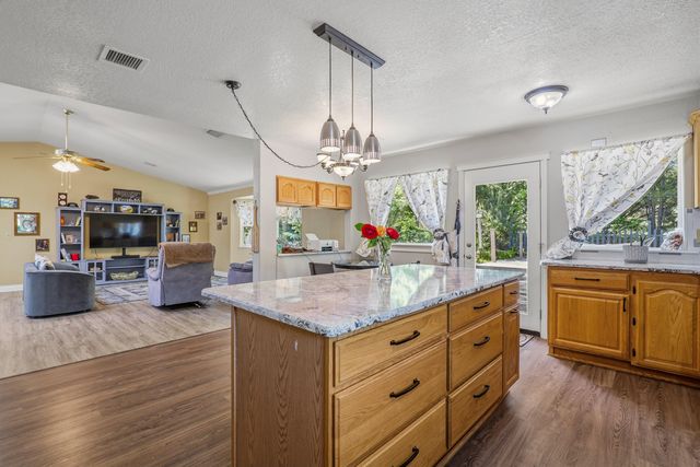 345 Ponderosa Lane, Grants Pass, OR 97527