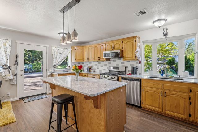 345 Ponderosa Lane, Grants Pass, OR 97527