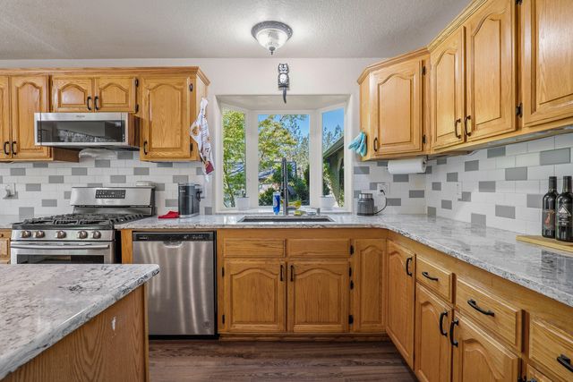 345 Ponderosa Lane, Grants Pass, OR 97527