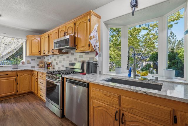 345 Ponderosa Lane, Grants Pass, OR 97527