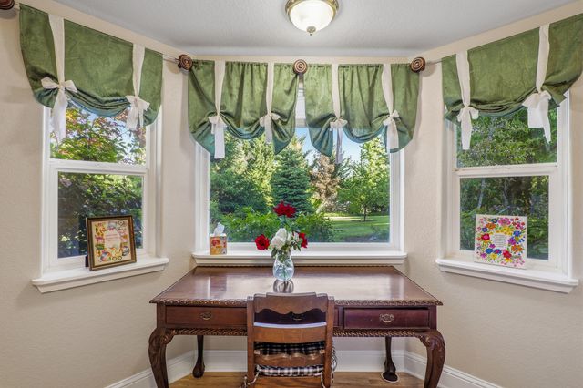 345 Ponderosa Lane, Grants Pass, OR 97527