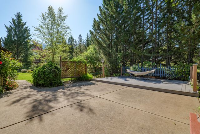 345 Ponderosa Lane, Grants Pass, OR 97527