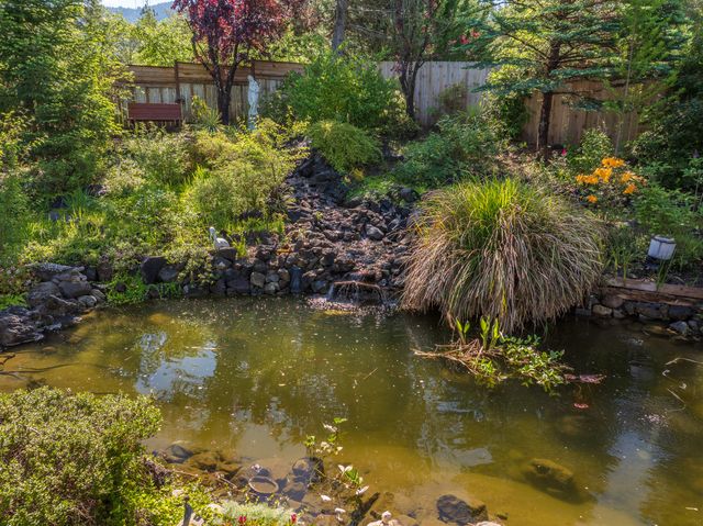 345 Ponderosa Lane, Grants Pass, OR 97527