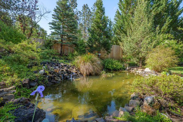 345 Ponderosa Lane, Grants Pass, OR 97527