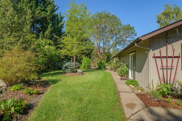 345 Ponderosa Lane, Grants Pass, OR 97527