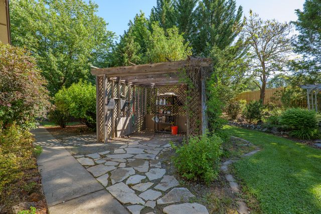 345 Ponderosa Lane, Grants Pass, OR 97527