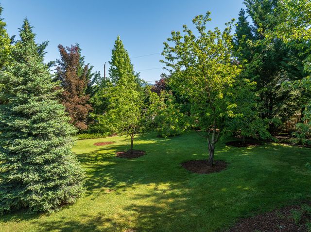 345 Ponderosa Lane, Grants Pass, OR 97527