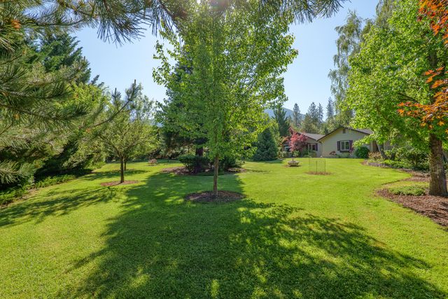 345 Ponderosa Lane, Grants Pass, OR 97527