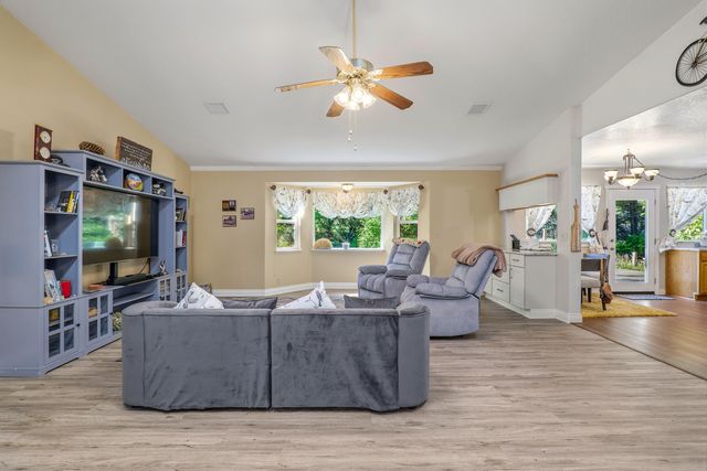 345 Ponderosa Lane, Grants Pass, OR 97527