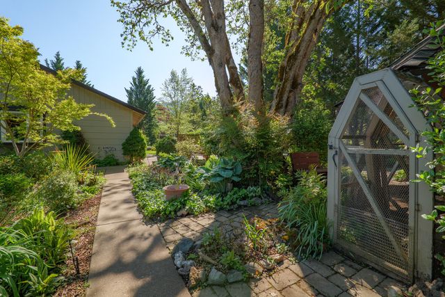 345 Ponderosa Lane, Grants Pass, OR 97527