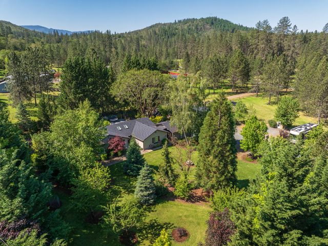 345 Ponderosa Lane, Grants Pass, OR 97527