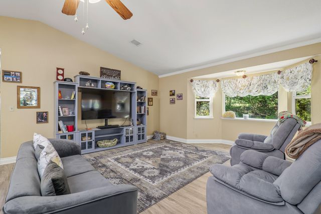 345 Ponderosa Lane, Grants Pass, OR 97527