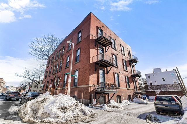 125 B St 1D, Boston, MA 02127