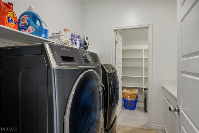 6839 Greensmen Avenue, Las Vegas, NV 89156