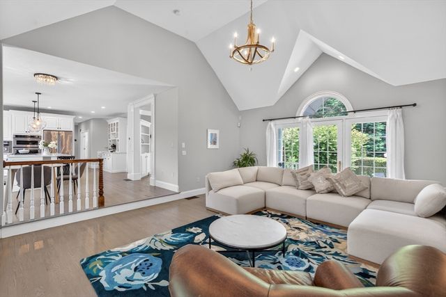 2 Watkins Ln, Southborough, MA 01772