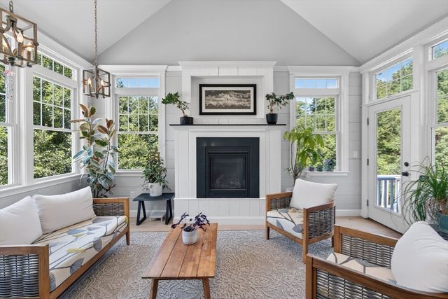 2 Watkins Ln, Southborough, MA 01772