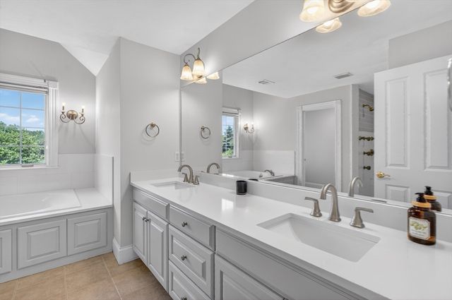 2 Watkins Ln, Southborough, MA 01772