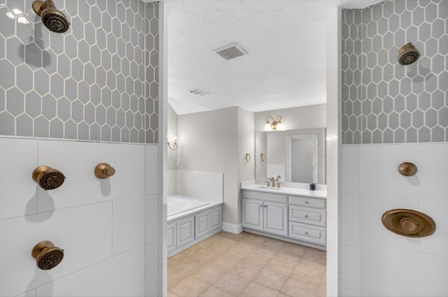 2 Watkins Ln, Southborough, MA 01772