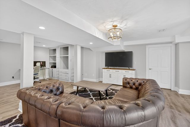 2 Watkins Ln, Southborough, MA 01772