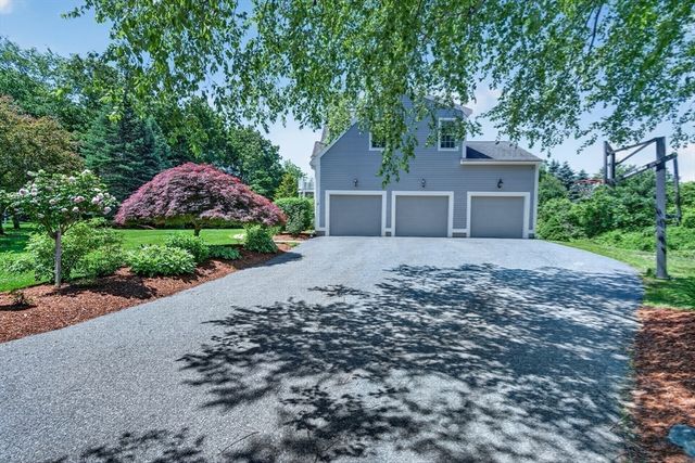 2 Watkins Ln, Southborough, MA 01772