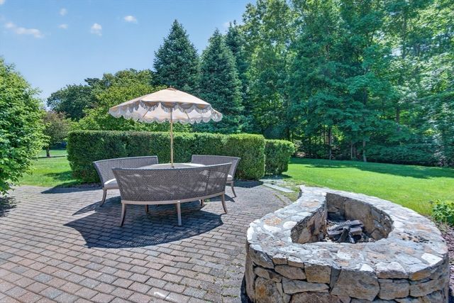 2 Watkins Ln, Southborough, MA 01772