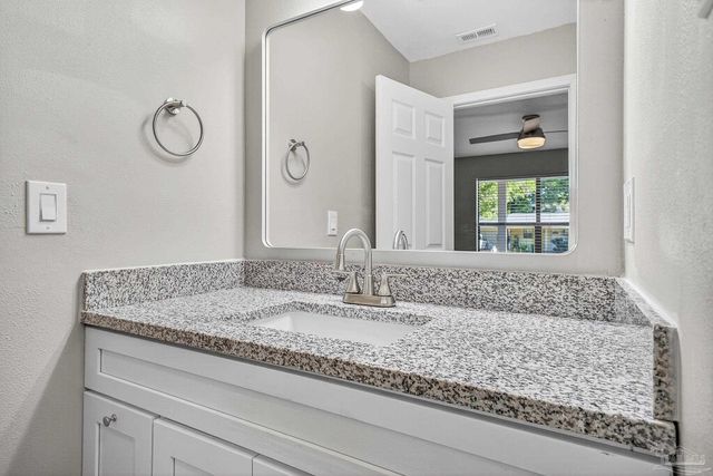 9698 Hummingbird Ln, Pensacola, FL 32514