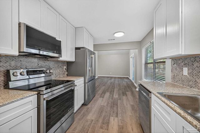 9698 Hummingbird Ln, Pensacola, FL 32514