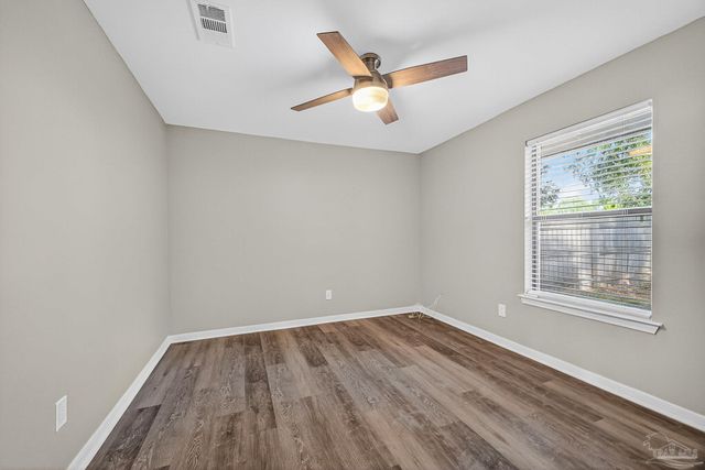 9698 Hummingbird Ln, Pensacola, FL 32514