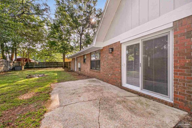 9698 Hummingbird Ln, Pensacola, FL 32514