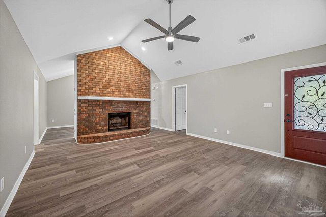 9698 Hummingbird Ln, Pensacola, FL 32514