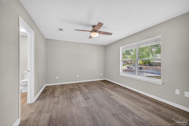 9698 Hummingbird Ln, Pensacola, FL 32514