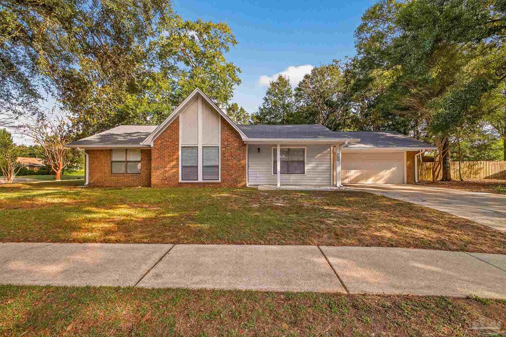 9698 Hummingbird Ln, Pensacola, FL 32514