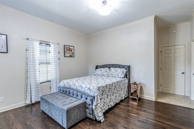 825 W 12th Street, Dallas, TX 75208