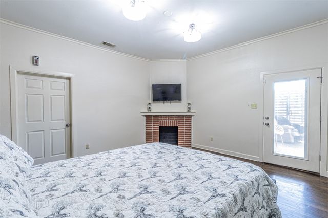 825 W 12th Street, Dallas, TX 75208