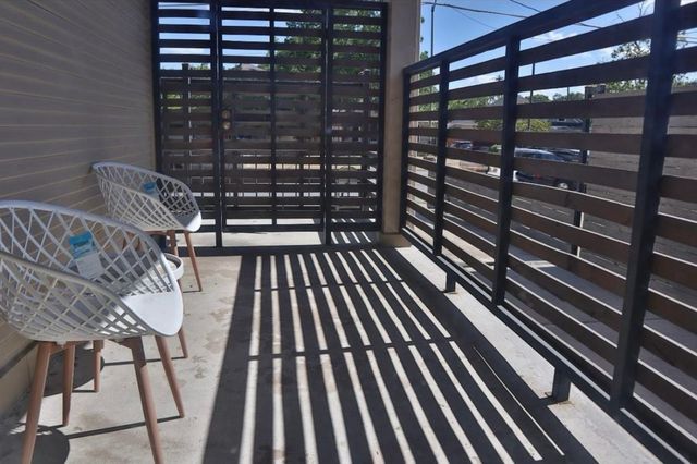825 W 12th Street, Dallas, TX 75208