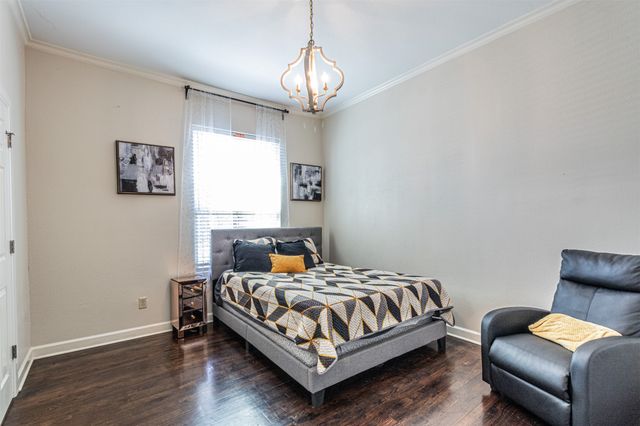 825 W 12th Street, Dallas, TX 75208