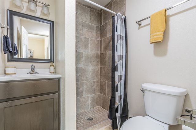825 W 12th Street, Dallas, TX 75208