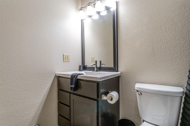 825 W 12th Street, Dallas, TX 75208