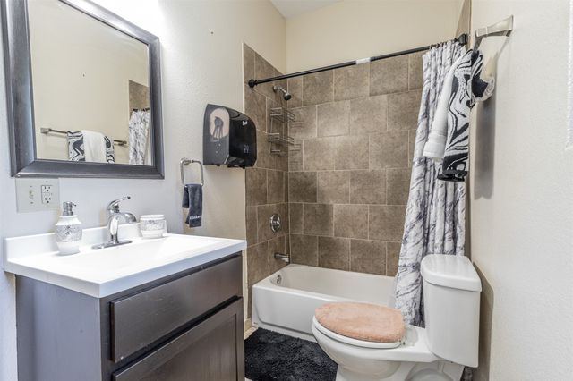 825 W 12th Street, Dallas, TX 75208