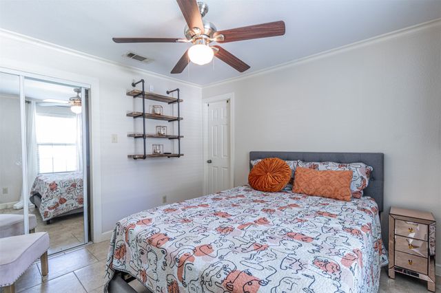 825 W 12th Street, Dallas, TX 75208