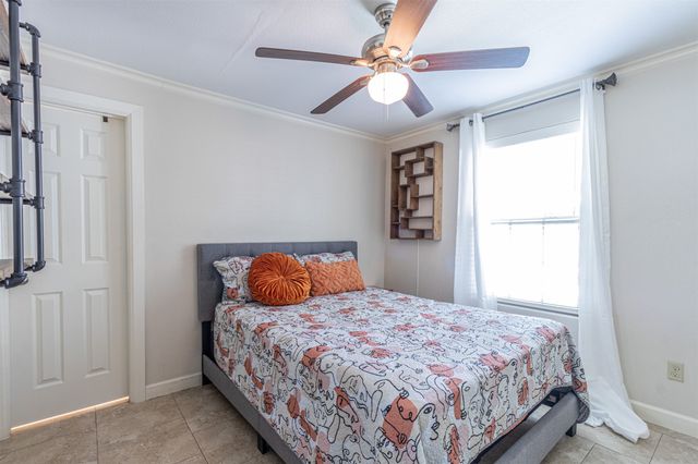 825 W 12th Street, Dallas, TX 75208