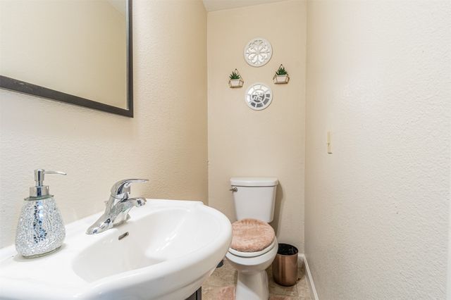 825 W 12th Street, Dallas, TX 75208