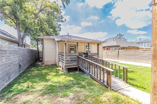825 W 12th Street, Dallas, TX 75208
