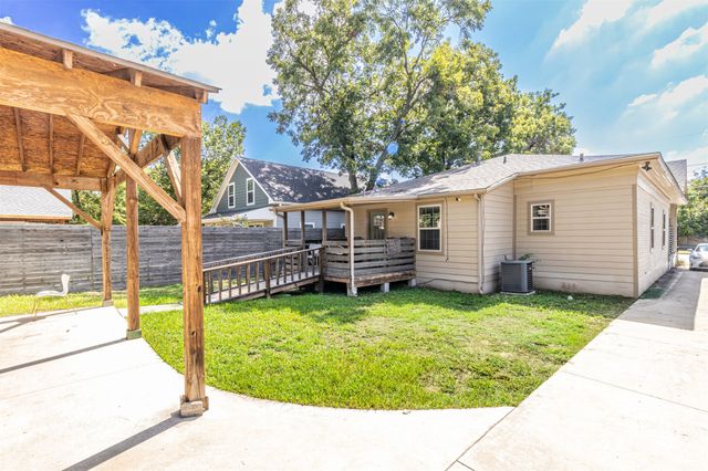 825 W 12th Street, Dallas, TX 75208