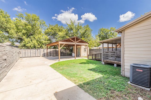 825 W 12th Street, Dallas, TX 75208