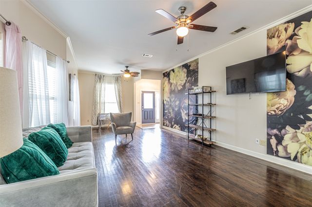 825 W 12th Street, Dallas, TX 75208