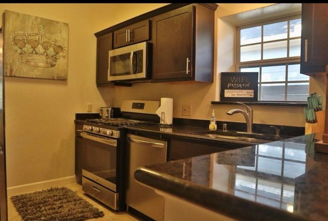 825 W 12th Street, Dallas, TX 75208