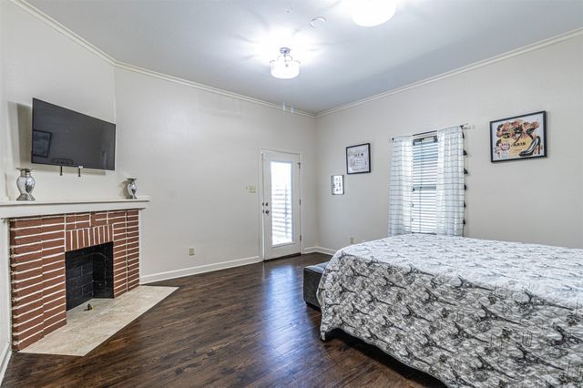 825 W 12th Street, Dallas, TX 75208